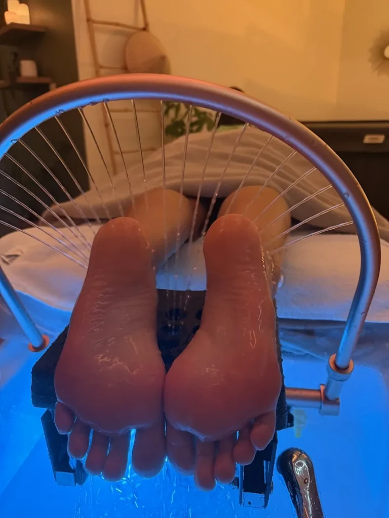 Footspa au Head Spa de L’Évasion à Prinquiau, massage des pieds sous infusion d’eau chaude
